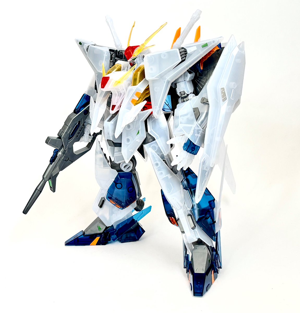 Ξガンダム　クリアカラー HG Ξガンダム［クリアカラー］劇場公開記念パッケージを組み立て 白は