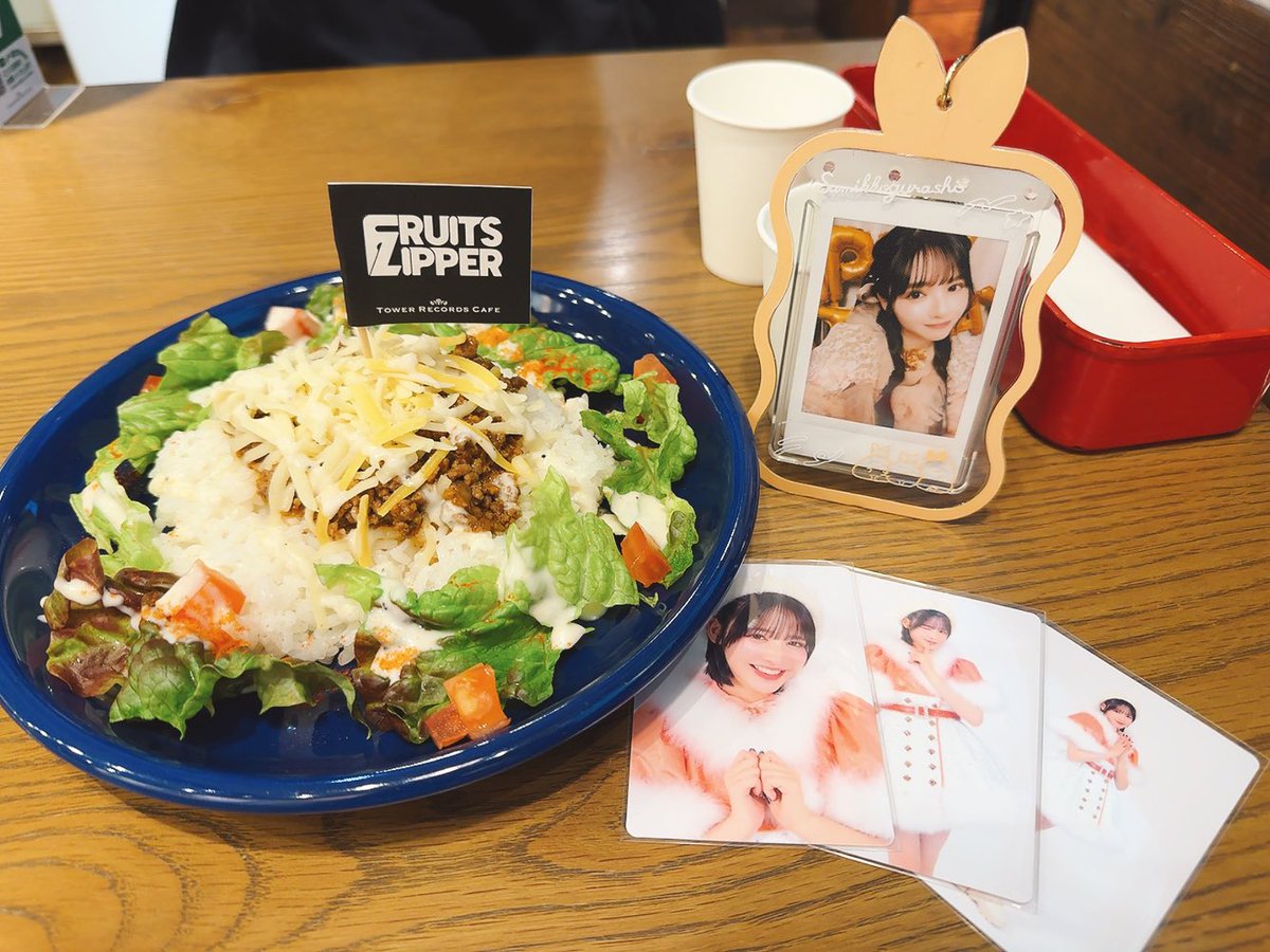 rio_fz0716's tweet photo. 美味しかった( ⸝⸝⸝•_•⸝⸝⸝ )♡

トレカは3枚買ったけど月足、早瀬、仲川でした🙋🏻‍♀️
鎮西どっこー🙂🙂🙂笑

#KAWALAB #カワラボカフェ
#FRUITSZIPPER https://t.co/5pKNZlhBxd