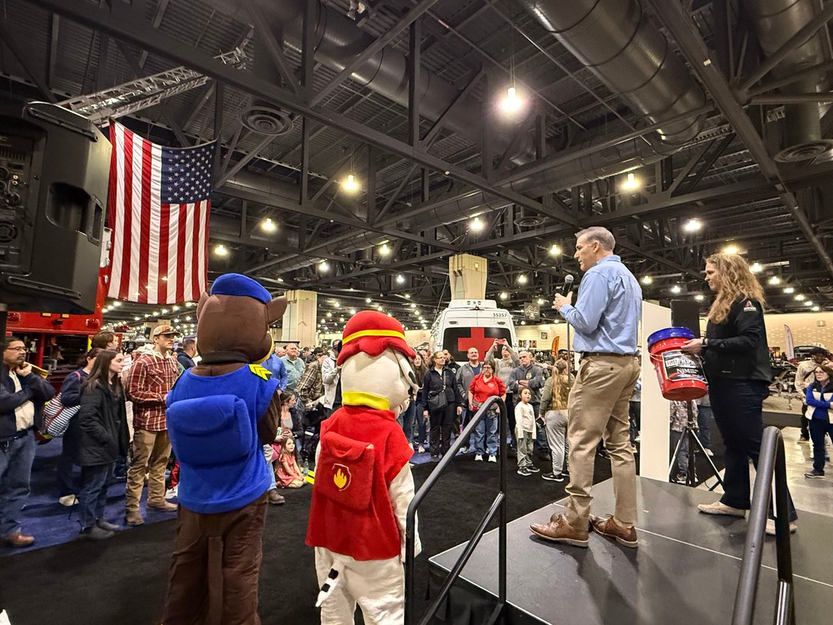 phillyautoshow's tweet photo. Congratulations to tonight’s First Responders Night raffle winners! Plus a big thank you to all the fire, police, and EMT professionals who joined us — and for everything you do for our community.

#PhillyAutoShow #UnlockYourReason https://t.co/ial7qCL6jr