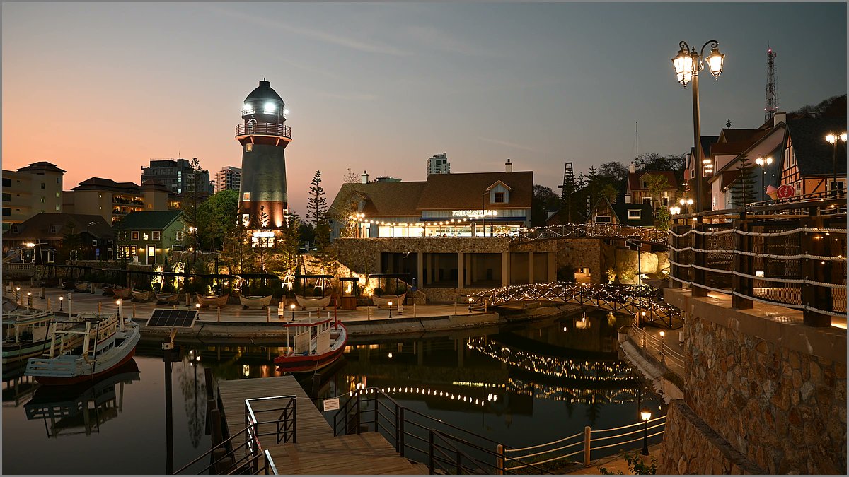 Sunset stole my spotlight but the lighthouse insists on photobombing - who do you think gives better directions: the GPS or the dramatic lighting? 🌅🗺️😂 #Travel #Sunset #Pattaya #Wanderlust #Photography