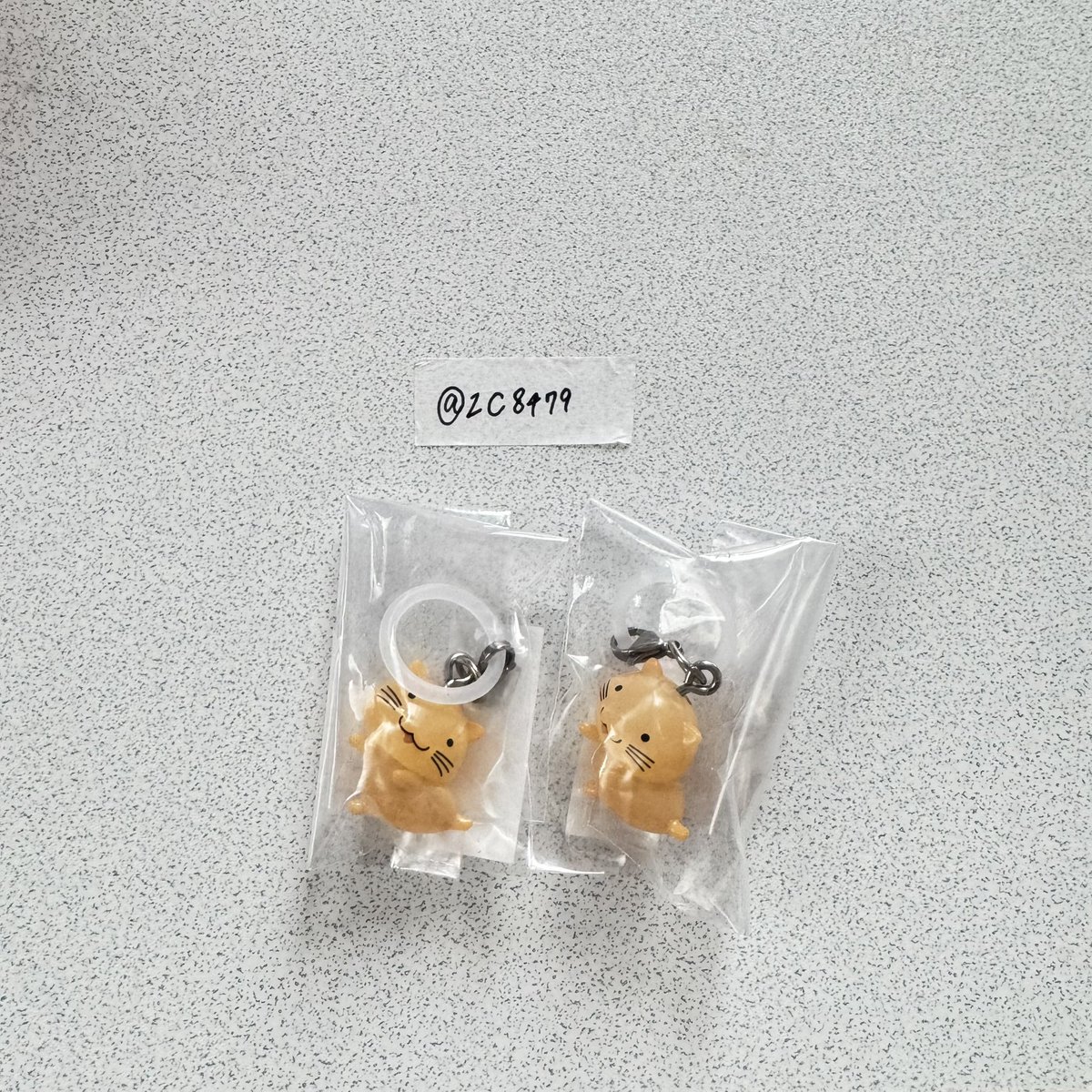 ZC8479's tweet photo. @r7qlo 検索から失礼致します。
公ちゃん2個所持しております。
2:2の交換は可能でしょうか？？
ご検討をお願いいたします。 https://t.co/FMkyiK9JW1