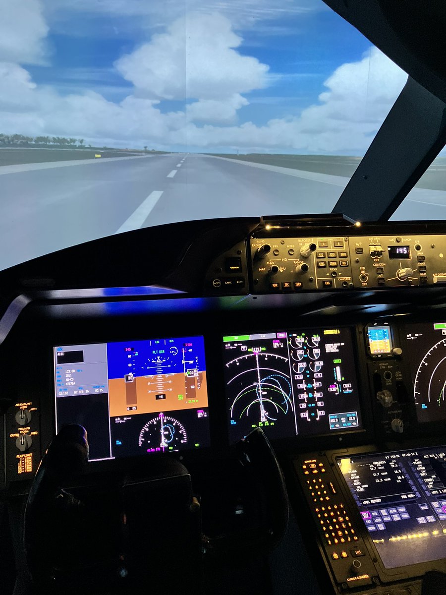 yoshiki0403's tweet photo. 今日のレッスンはかなり良かった🛫🛬
プロになれるかも…🤛🤛🤛 https://t.co/phwCmNunnd
