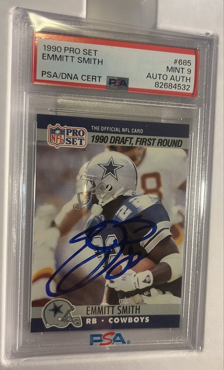 ChrisShannon711's tweet photo. @AttackOnCowboys Listen to 👉🏼Emmitt Smith 22 knows a lot #DallasCowboys https://t.co/fj36polSvb