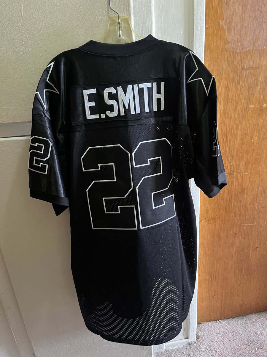 ChrisShannon711's tweet photo. @AttackOnCowboys Listen to 👉🏼Emmitt Smith 22 knows a lot #DallasCowboys https://t.co/fj36polSvb