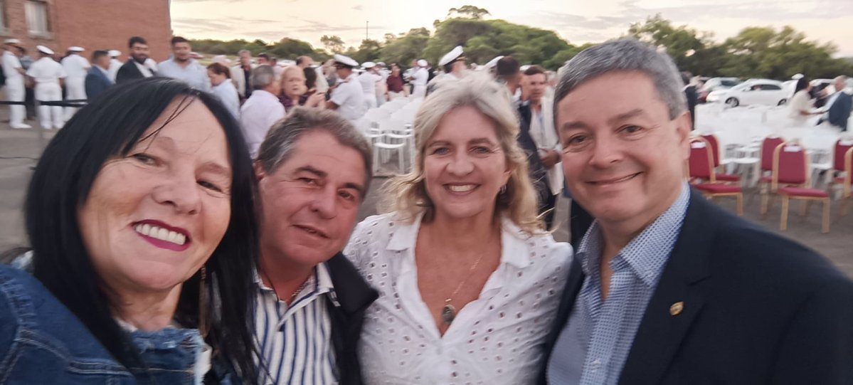 Hoy participamos de la ceremonia por el 101 aniversario de la creación de la Aviación Naval en la Base C/C Carlos Curbelo.