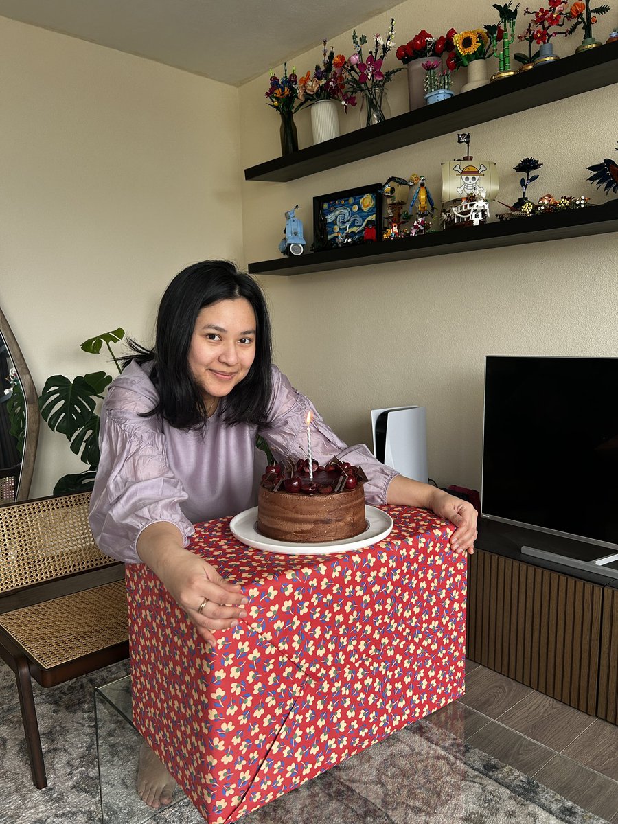 abgusss's tweet photo. Mengucapkan selamat ulang tahun kepada @febiiiola, pembawa kebahagiaan di rumah tangga melalui kepakarannya di bidang girl math. Makin tua semoga tetap genuine dengan attitudenya yang awkawkakwkakaoakwoakaowk https://t.co/hBkBhmdgZI