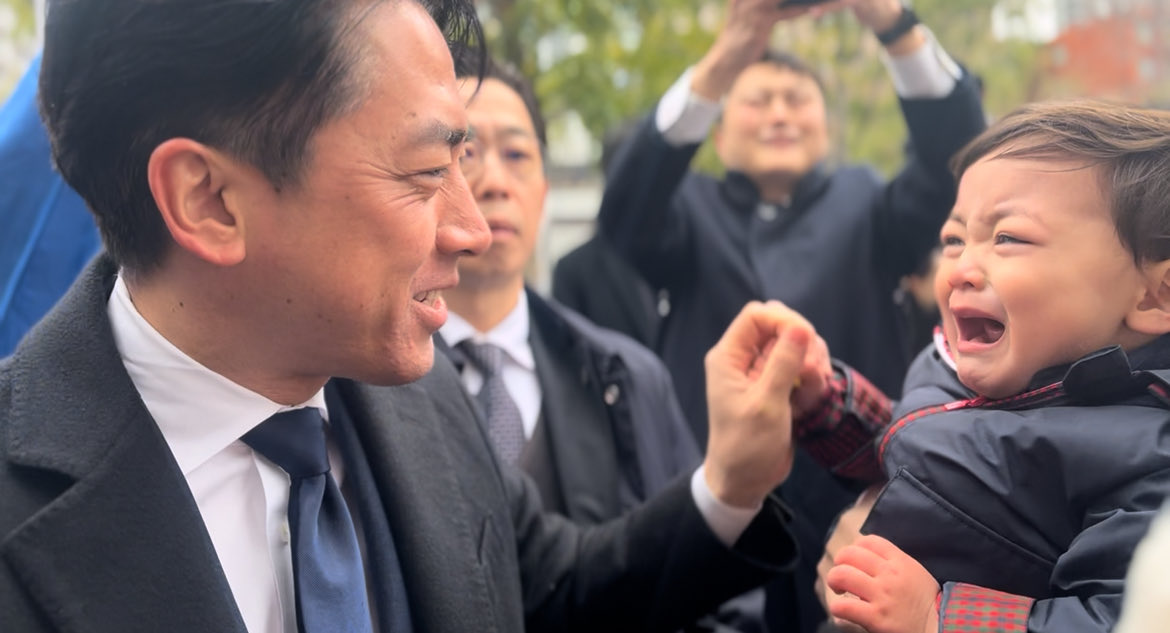 necotex's tweet photo. 帰宅後、あのギャン泣きがウソのように元気に踊っています☺️ https://t.co/QnF4rdaQ6n