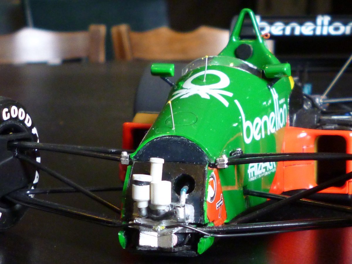 #クラシックタミヤはイイぞ
ベネトン b188
当時の雑誌を漁りに漁ってレース仕様のDFRエンジンを再現
フロントノーズ内部もスクラッチ