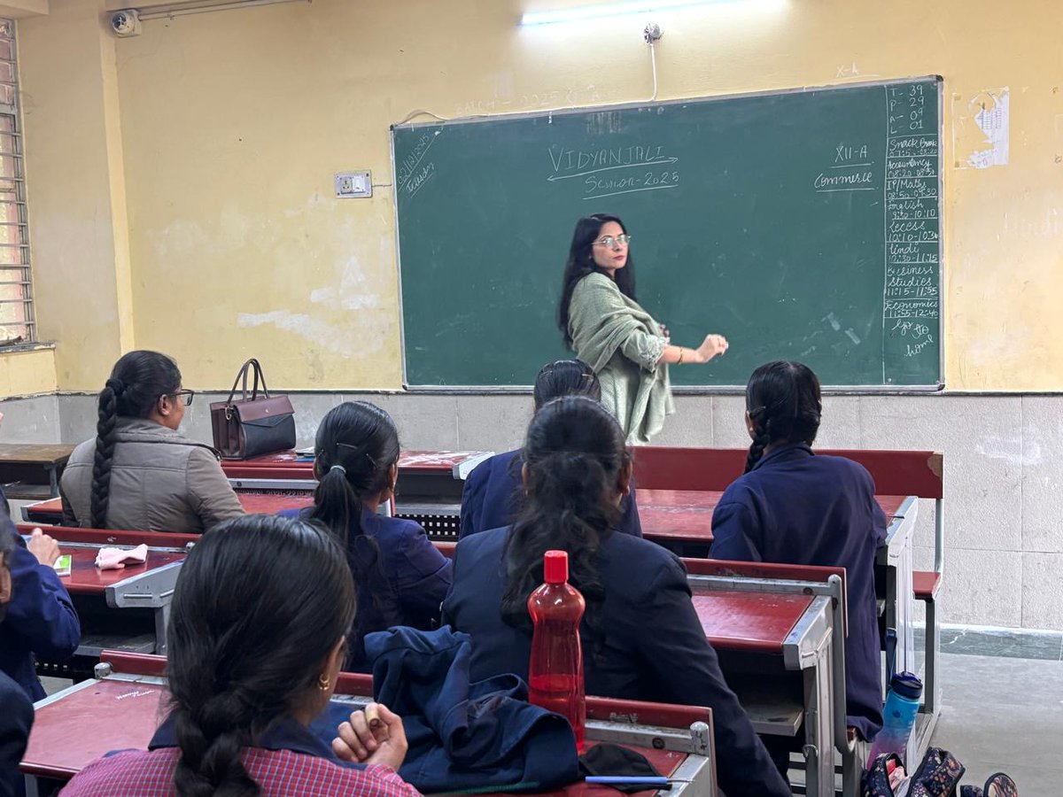 gskv1618019's tweet image. 🌸 Career Counseling Workshop at GSKV G Block Vikaspuri 1618019 🌸

An insightful session was conducted to guide students towards informed career choices and future readiness under Vidyanjal. 🎓✨

#VidyanjaliUtsavlDelhi #JoinVidyanjali
#Vidyanjali @EduMinOflndia @vidyanjali