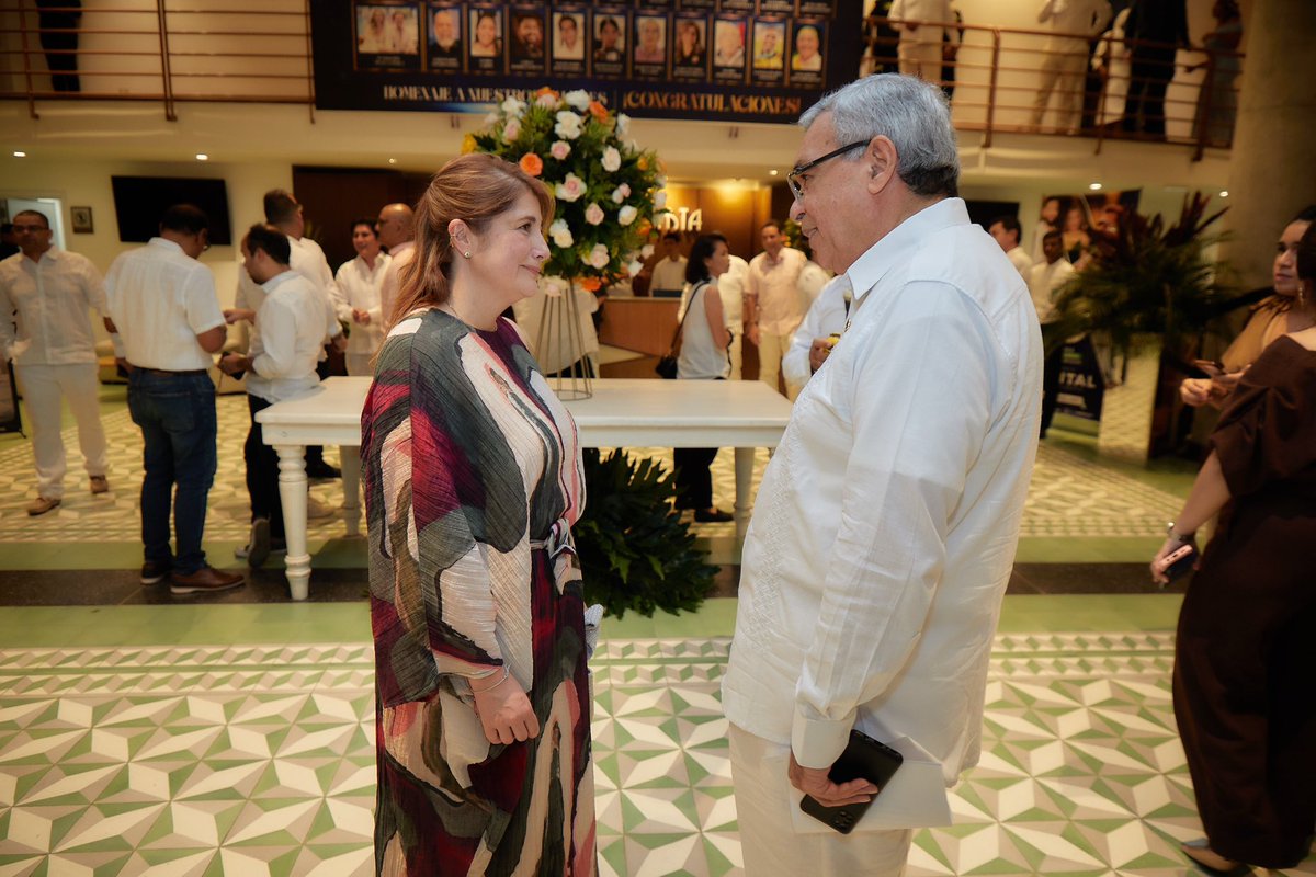 Celebramos el reconocimiento que recibió la Defensora del Pueblo, <a href="/MarnIris/">Iris Marín Ortiz</a>, como Personaje del Año en Colombia, otorgado por <a href="/HoyDiarioMag/">HOY DIARIO DEL MAGDALENA</a> de Santa Marta, como expresión del compromiso institucional con la defensa de los derechos humanos y el trabajo cercano a las comunidades.
