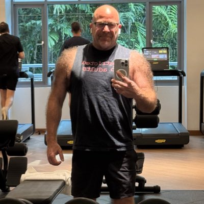 I’m Alan & Im hairy tweet media