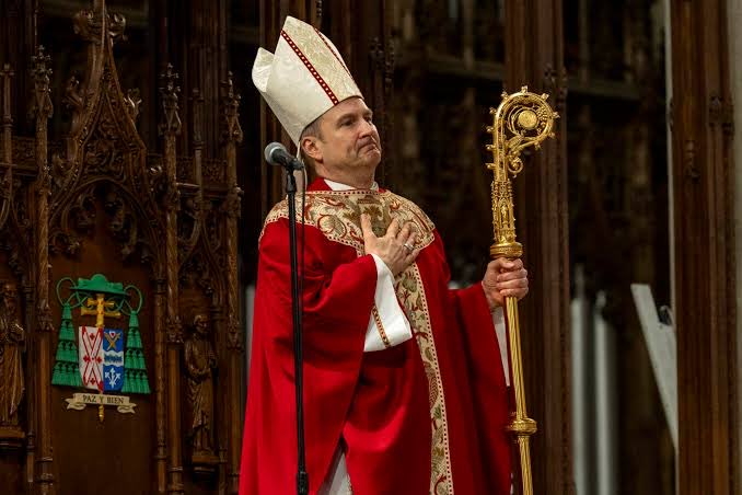 Monseñor Ronald Hicks tomó posesión de la Arquidiócesis de Nueva York, y dijo en su homilía: "Este es un llamado a ser una iglesia misionera, no un club campestre. Un club existe para servir a sus miembros. La Iglesia, en cambio, existe para salir y servir a todas las personas,