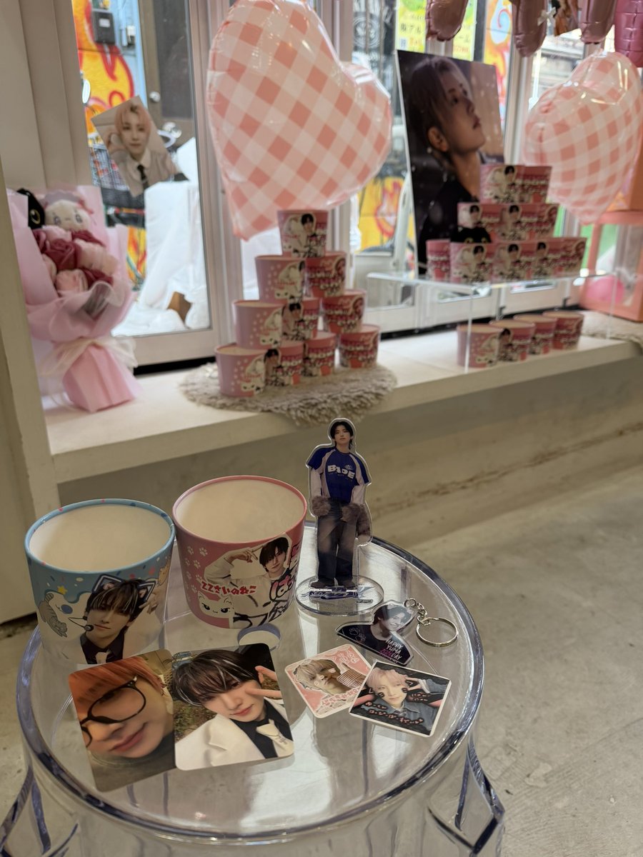 ay_087's tweet photo. 2026.02.06
YUMAセンイルカフェ🐱🤍☕️

ケーキのプリントも装飾も可愛すぎる🤍🤍
幼少期マカロン大正解🫶🏻

@cafebluu 
 #HAPPY_YUMA_DAY 
 #andTEAM 
#andTEAM_YUMA https://t.co/lPC489hQGR