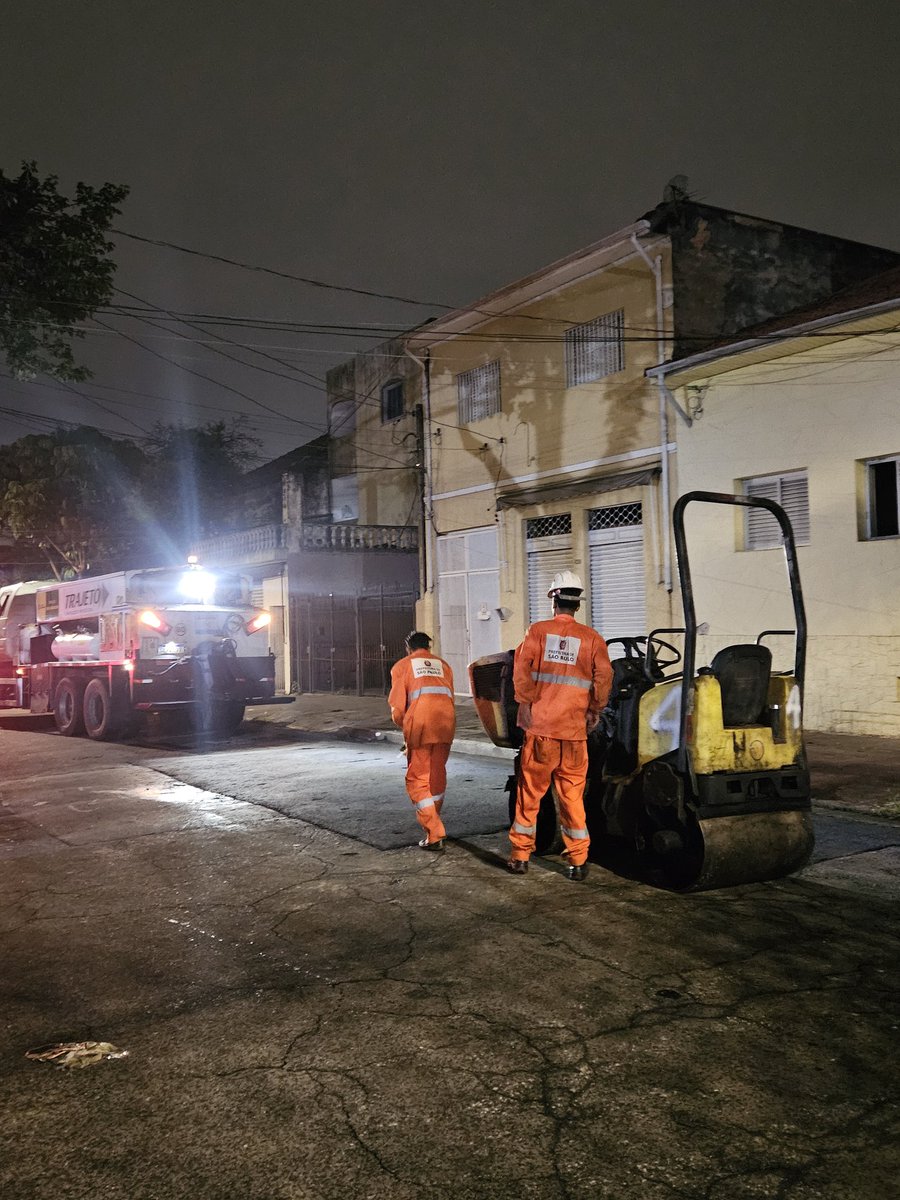 caperds_'s tweet photo. @prefsp muito legal obra as 23h40 em bairro totalmente residencial em!!!! Que inferno essa cidade https://t.co/sif8tZ0Ybs