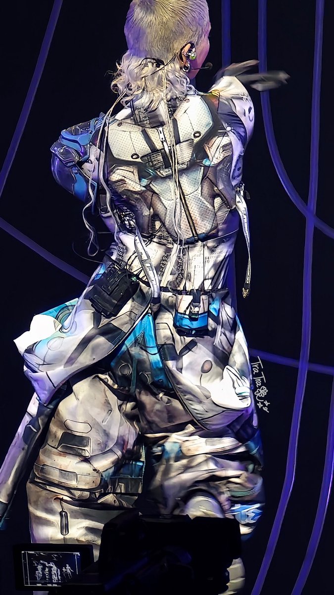 alphaztratra's tweet image. COCONAが着用しているWindowsenのカスタム衣装、背面のディテールまで凄まじいこだわり…！✨😳‼️‼️

#COCONA
#WINDOWSEN
#XG_2nd_WorldTour 
#XG_THECORE_核