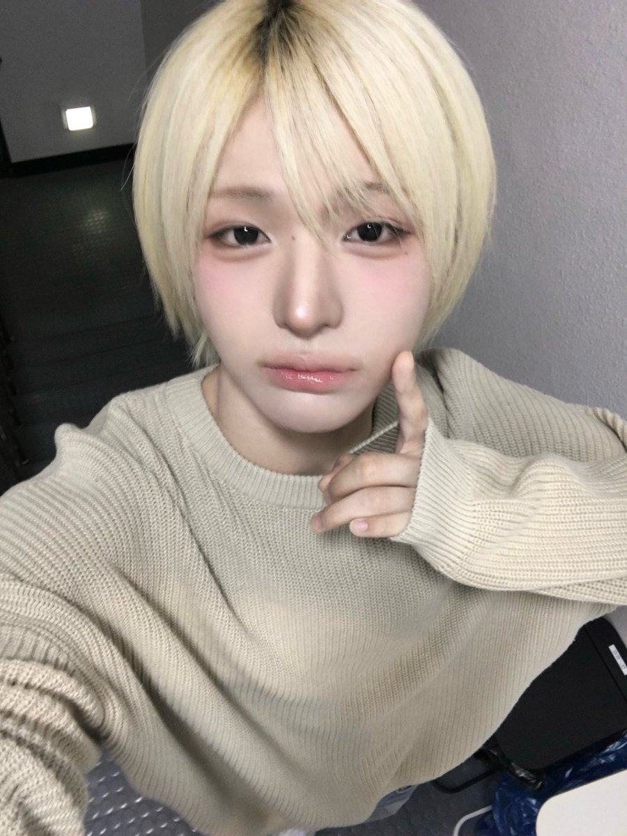 2cmmm2's tweet photo. 260207 코스모룸 #청명

오트밀 청명이에요

#idntt #아이덴티티 #アイデンティティ #yesweare
#이청명 #leecheongmyeong https://t.co/IeuUgnHUld