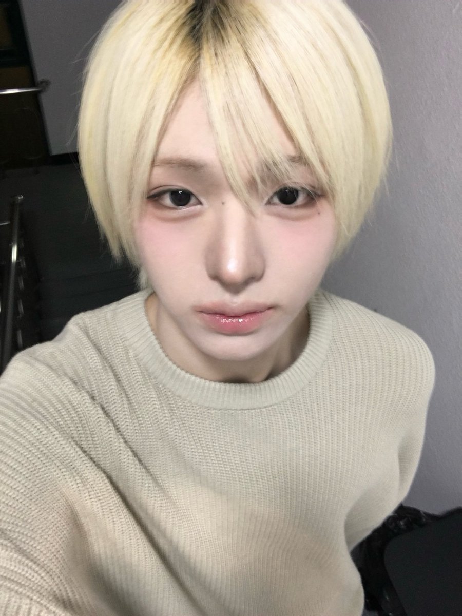 2cmmm2's tweet photo. 260207 코스모룸 #청명

오트밀 청명이에요

#idntt #아이덴티티 #アイデンティティ #yesweare
#이청명 #leecheongmyeong https://t.co/IeuUgnHUld