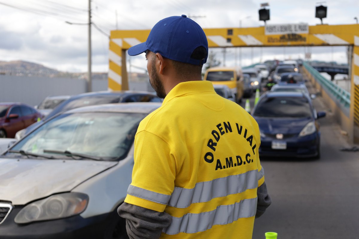 amdc_hn's tweet photo. Informamos a los capitalinos que este día ha dado inicio la prueba piloto del carril reversible en el bulevar Kuwait, una iniciativa estratégica diseñada para optimizar el flujo vehicular en una de las zonas más transitadas de nuestra ciudad. 

Este proyecto tiene como objetivo de reducir los tiempos de traslado y mitigar el congestionamiento que afecta la calidad de vida de quienes transitan a diario por esta zona.

Estamos comprometidos con la búsqueda constante de soluciones técnicas y operativas que respondan de manera efectiva a los desafíos de movilidad que enfrenta la capital.