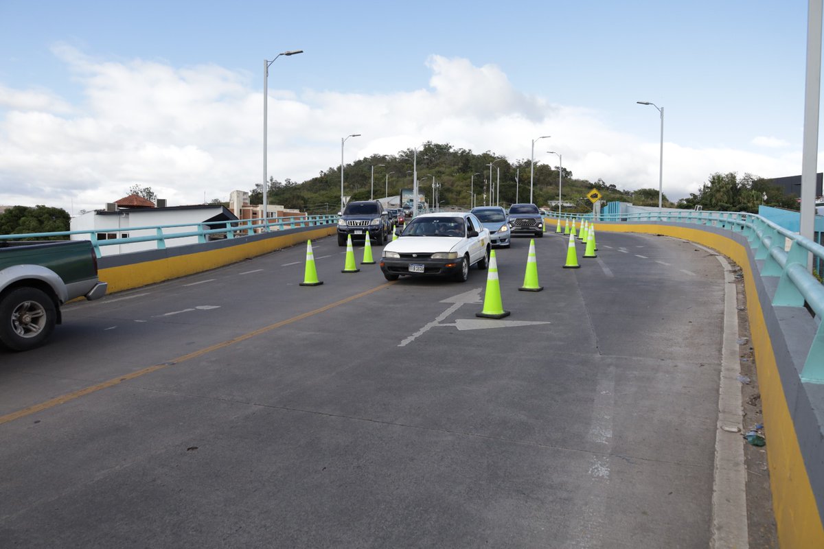 Informamos a los capitalinos que este día ha dado inicio la prueba piloto del carril reversible en el bulevar Kuwait, una iniciativa estratégica diseñada para optimizar el flujo vehicular en una de las zonas más transitadas de nuestra ciudad. 

Este proyecto tiene como objetivo