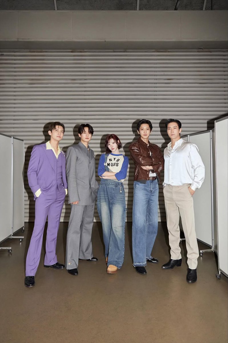 SM CHOI line's new photo 

Choi Siwon, Choi Minho, Choikang (Max) Changmin, Choinyeol (Chanyeol), and new member Choi Jiwoo 

#시원 #SIWON #최시원 #CHOISIWON 
<a href="/siwonchoi/">Siwon Choi</a>