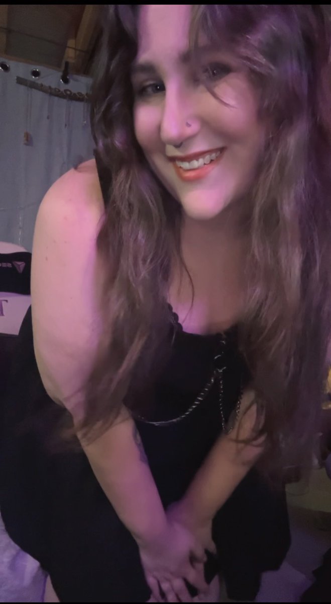 Fansly.com/live/rogue_riv… live right now surviving in the fog