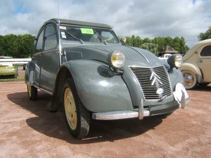 Citroën 2CV a classic #Frenchcar 

#France 🇨🇵 #travel #photo #2cv #citroen buff.ly/425usPU