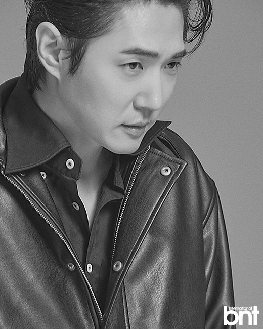 안데니와 가죽 조합 언제나 옳다....겨울버전 무스탕 착장하고 나타나시다니🤦‍♂️🩵