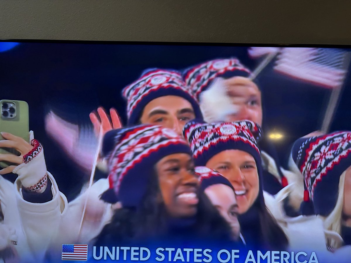 The US flag bearer is from Ocala!!! Making North FL proud! But seriously where does she train? It’s hot here 😂

#Olympics