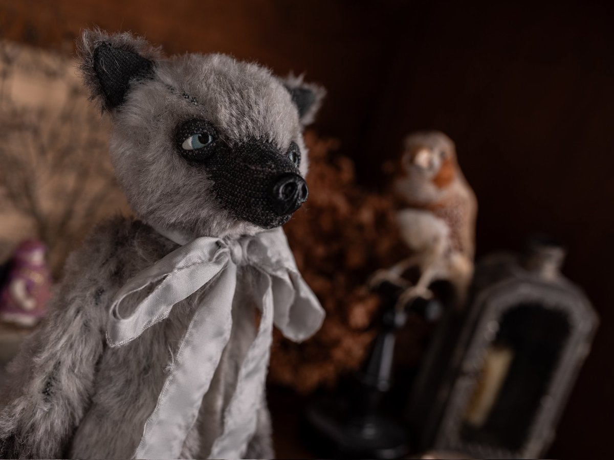 こちらのオークションは、明日11日(水)22時台迄となっておりますので