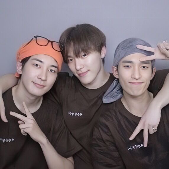 dinowoolvr's tweet photo. I NEED MY TRIO BACKKKKK https://t.co/R49rqGTEZf