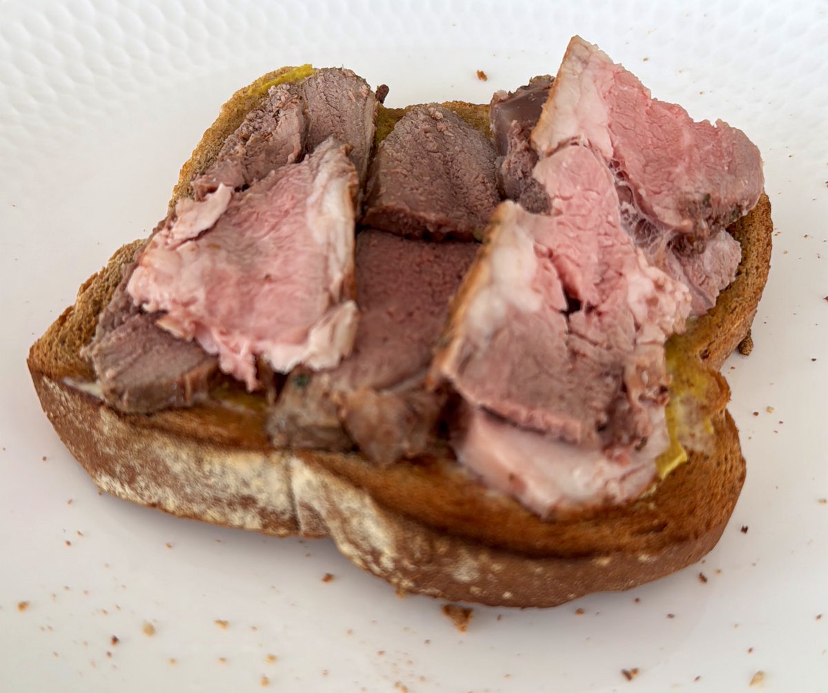 AndiC1's tweet image. Pure Joy is cold roast lamb, sliced, with hot mustard on buttered toast. 

#leftovers #yumm #meat