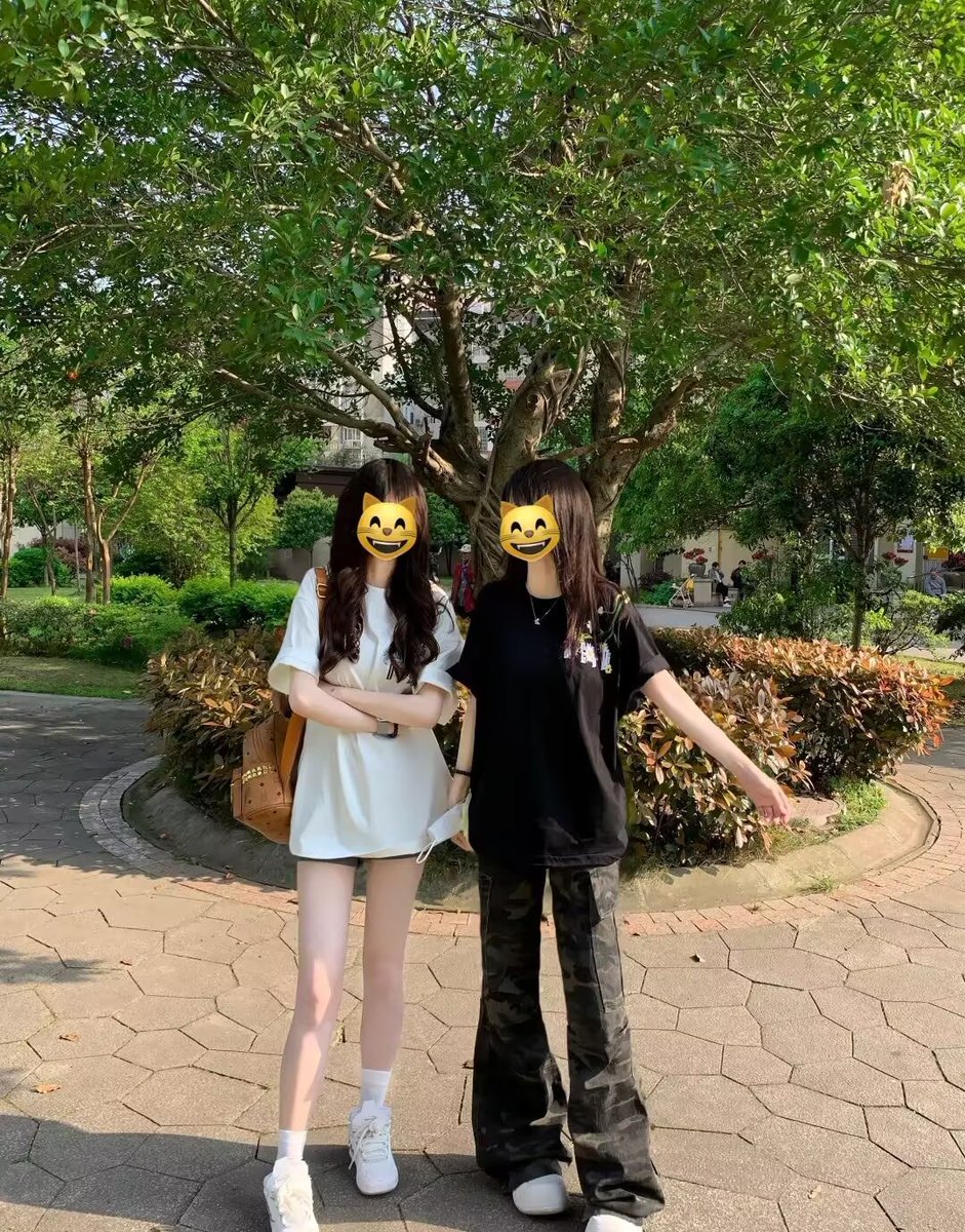 8555ddd's tweet photo. 我和闺蜜比谁更烧
 白衣服是我 https://t.co/CJ0GXnDPu5