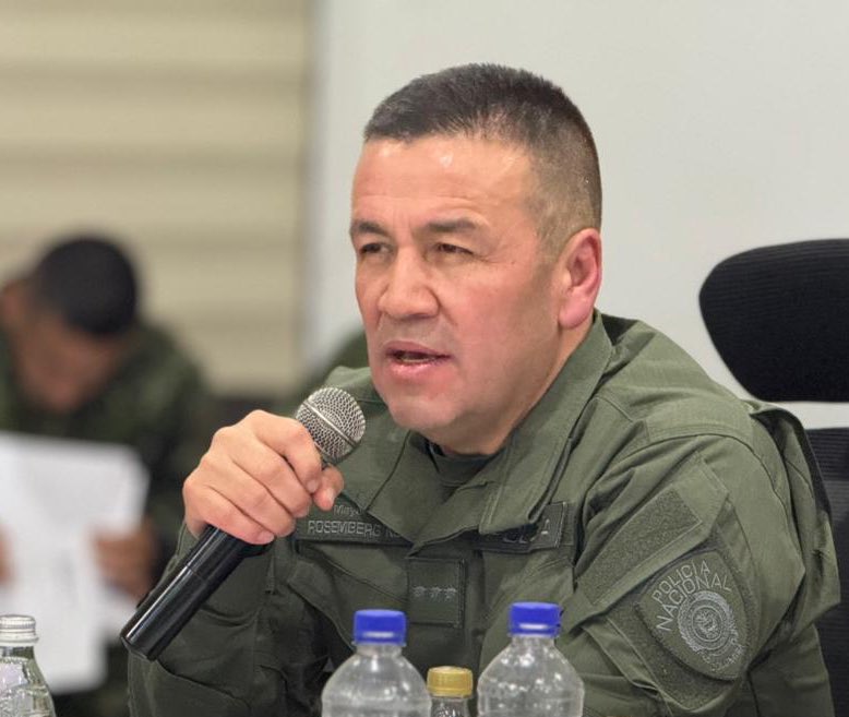 PoliciaColombia's tweet photo. #EsNoticia | En el municipio de #Arauca se realizó consejo de seguridad extraordinario, para evaluar los más recientes hechos de orden público en el departamento.
Encuentro en el que participaron: nuestro #Subdirector mayor general, Arnulfo Rosemberg Novoa Piñeros, @FuerzasMilCol, @PoliciaArauca, @DefensoriaCol, @PGN_COL, @FiscaliaCol, @MigracionCol, @ICBFColombia, @GobArauca y autoridades locales.
De manera articulada, avanzamos en la toma de decisiones para fortalecer la seguridad y garantizar la tranquilidad de los araucanos.
#ConDignidadCumplimos #S2D