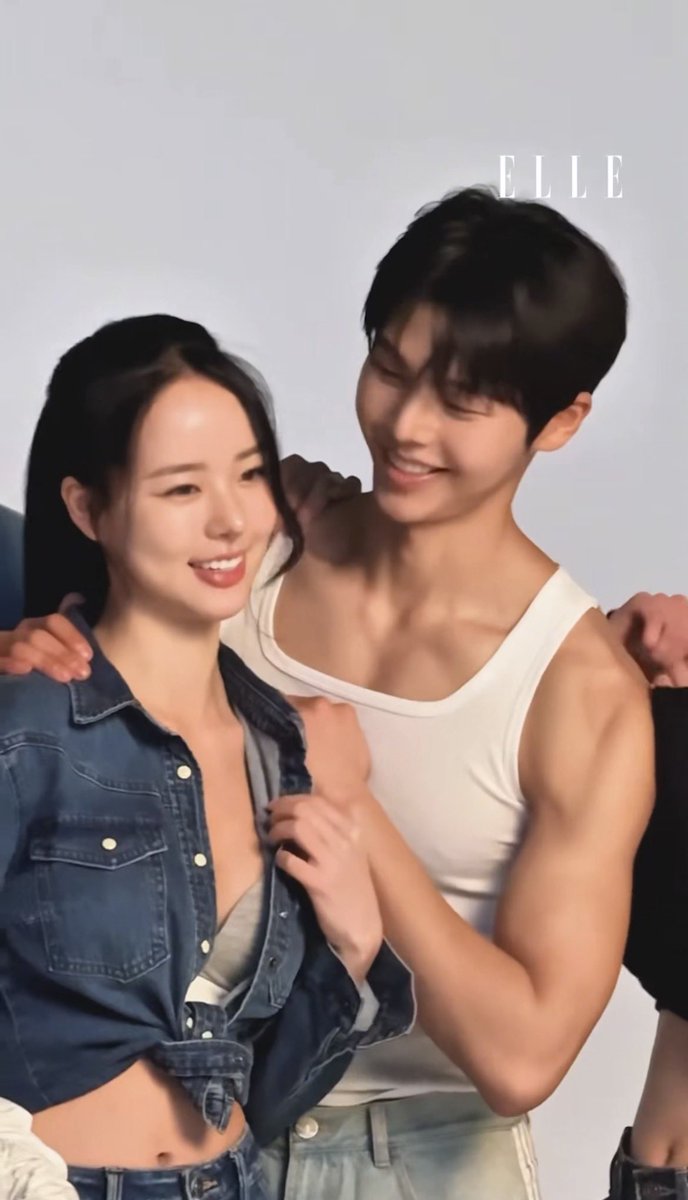 난 진짜 이 사진 보자마자 최커 현커 걱정도 안 되고 그냥 럽스타 해줄지 커플유튜브 해줄지 걱정하느라 바쁘다