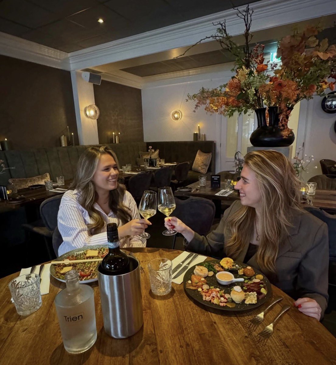 Kom jij dit weekend nog genieten voordat we vakantiesluiting hebben? Anders moet je ons wel héél lang missen 😉☀️ 
#weekend #genieten #weekendvibes #foodlover