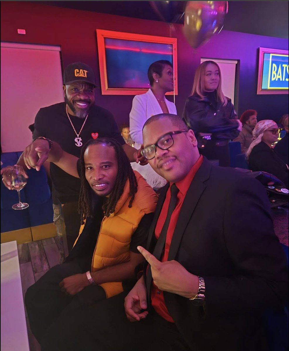 gbasswealthtips's tweet photo. Enjoyed my friend Sommer Birthday celebration last night with my Bro &amp; friends. https://t.co/SCiDzPpBav