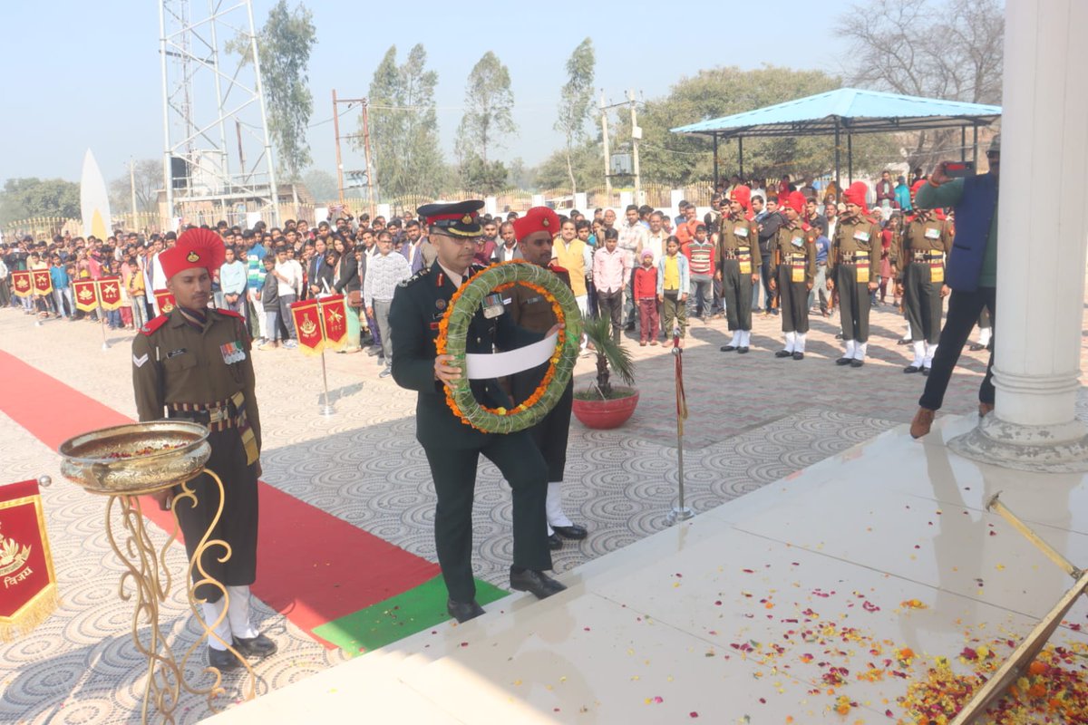 suryacommand's tweet image. "𝗔 𝗛𝗲𝗿𝗼 𝗥𝗲𝗺𝗲𝗺𝗯𝗲𝗿𝗲𝗱, 𝗔 𝗟𝗲𝗴𝗮𝗰𝘆 𝗖𝗼𝗻𝘁𝗶𝗻𝘂𝗲𝗱."

A solemn wreath-laying ceremony was conducted at the War Memorial in #Khajuri village, native place of Naik Jadunath Singh, #PVC, on his martyrdom anniversary.

The Rajput Regimental Centre paid tribute to