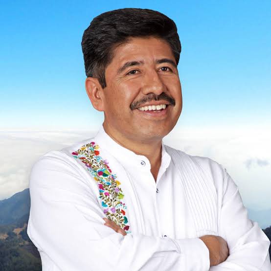 Así se ve un hombre que sabe que jamás tendrá que limpiar sus zapatos.