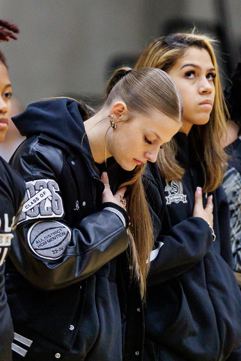 Becca11Robinson's tweet image. ⚔️❤️🏀 @slkgbb #SeniorYear #Thankful