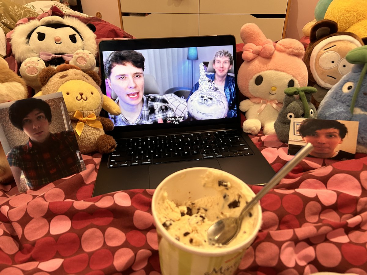 phovulation's tweet image. Friday night am I right Dan and Phil twitter