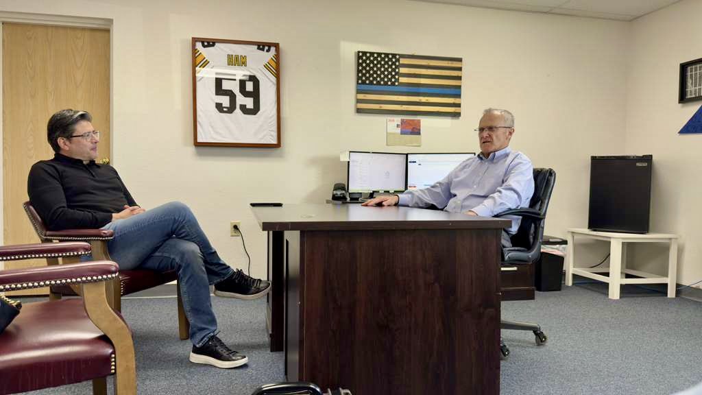 jorgem_yescas's tweet image. On our way to Snowflake for the mobile consulate, I also had the chance to stop by #Holbrook to greet my friend Nathan Christensen, Chief of Police.

A great conversation and a meaningful personal note as well—he shared how proud he is of his son, who is currently serving a