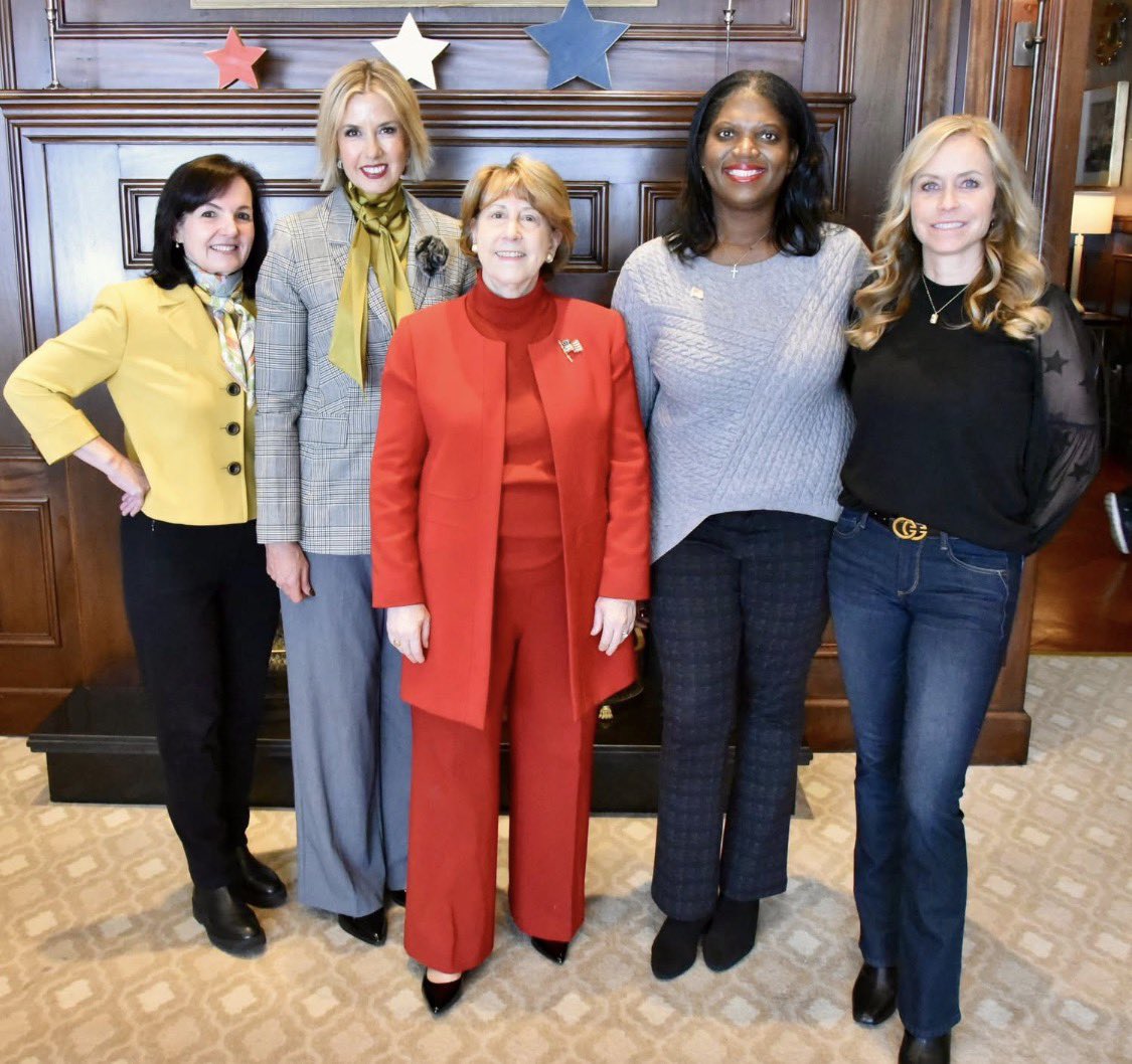 mrsufodike's tweet image. Enjoyed a nice luncheon with local Republican women at The Club at Wynstone in North Barrington.🇺🇸
Great to connect with engaged community leaders. Congratulations to Eleanor Sweet McDonnell on a successful event. #VoteRed #womeninpolitics #mompower #barrington