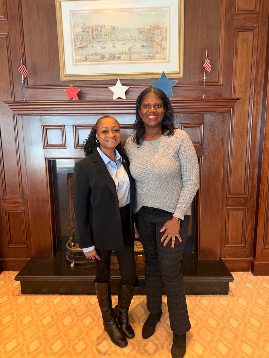mrsufodike's tweet image. Enjoyed a nice luncheon with local Republican women at The Club at Wynstone in North Barrington.🇺🇸
Great to connect with engaged community leaders. Congratulations to Eleanor Sweet McDonnell on a successful event. #VoteRed #womeninpolitics #mompower #barrington