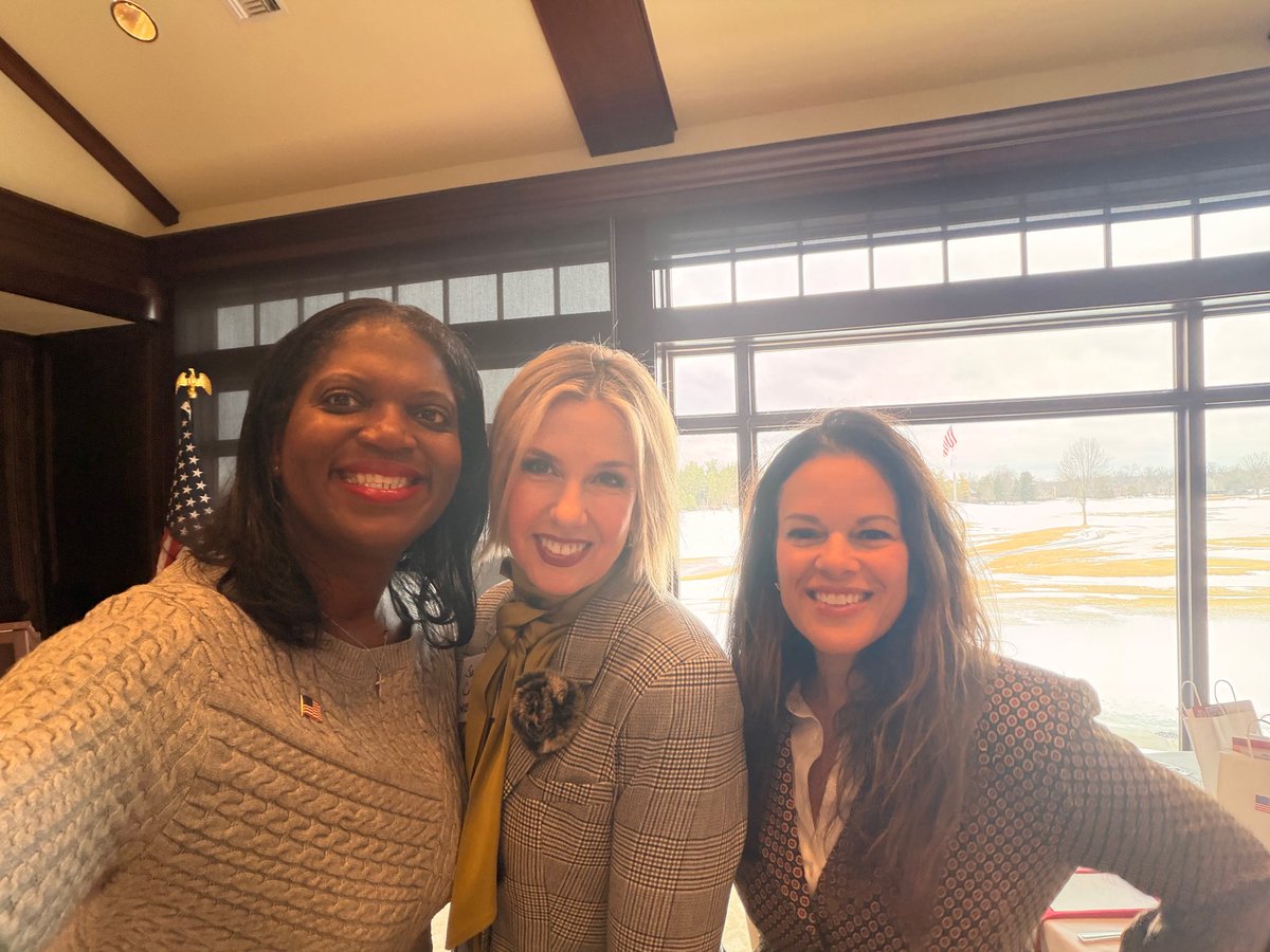 mrsufodike's tweet image. Enjoyed a nice luncheon with local Republican women at The Club at Wynstone in North Barrington.🇺🇸
Great to connect with engaged community leaders. Congratulations to Eleanor Sweet McDonnell on a successful event. #VoteRed #womeninpolitics #mompower #barrington