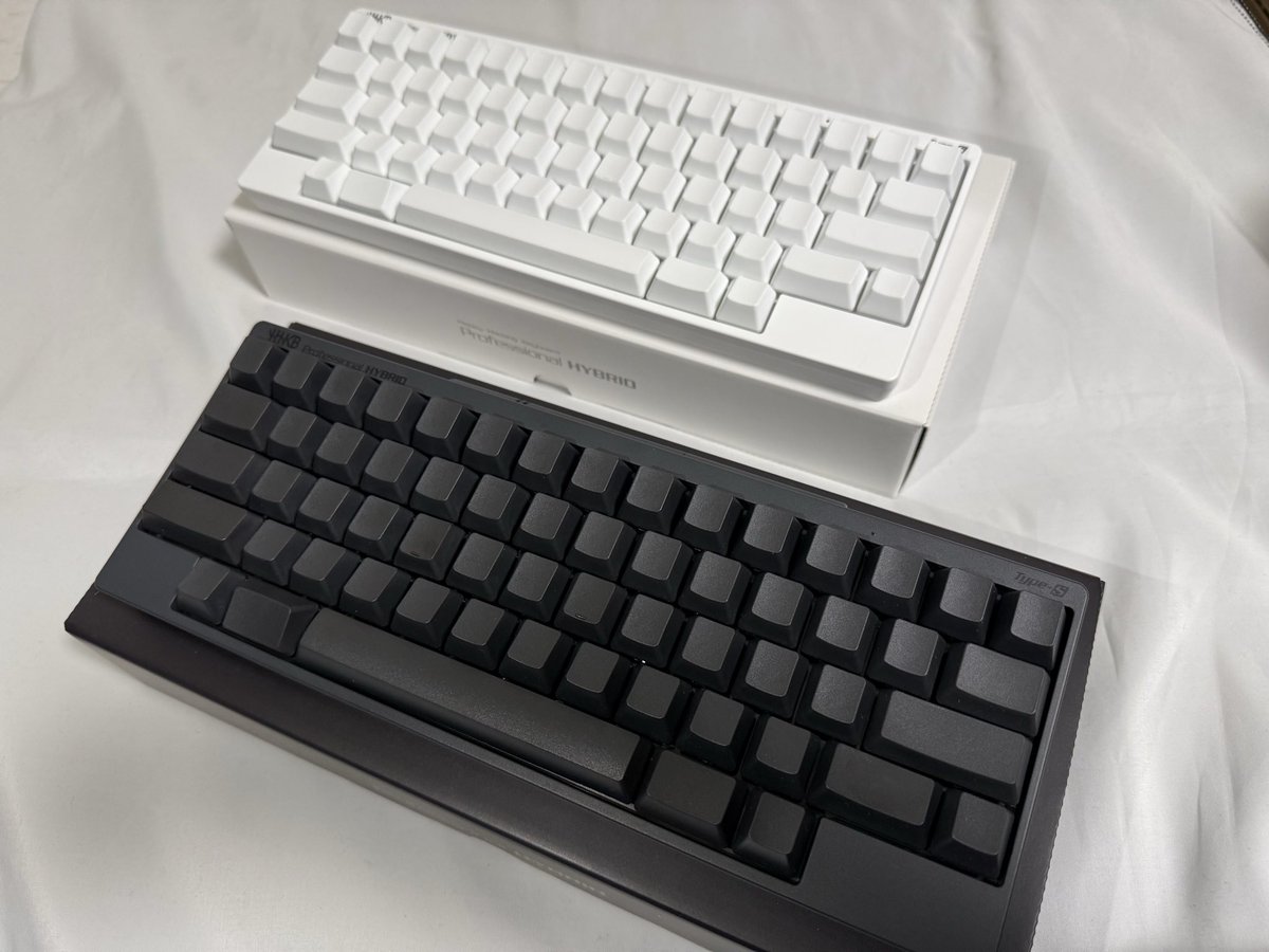 digimonobox's tweet photo. 英語配列のHHKB買ったら使いやすかったので職場用に追加購入
日本語配列と比べてキーが少なくてスッキリしているのが良い https://t.co/eHbGKiWsf0