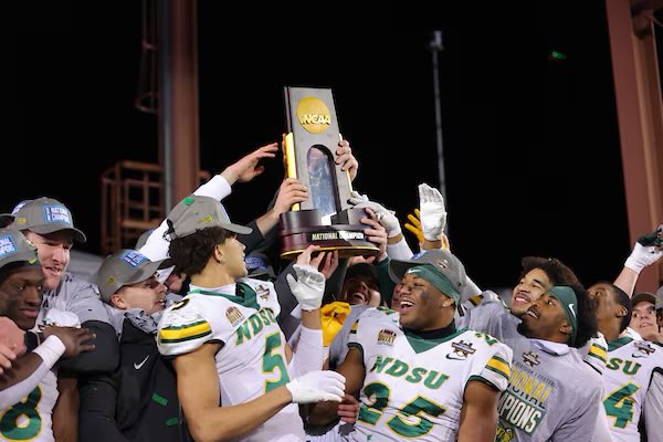 UnnecRoughness's tweet image. NDSU and the Mountain West are in serious talks to add the FCS Dynasty as a football only member

This would start as soon as this upcoming season 

Per @RossDellenger