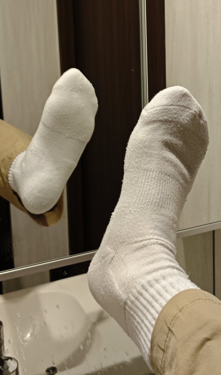 今天好冷 穿厚袜子  
今日は結構寒いので、厚手のソックスにしました。