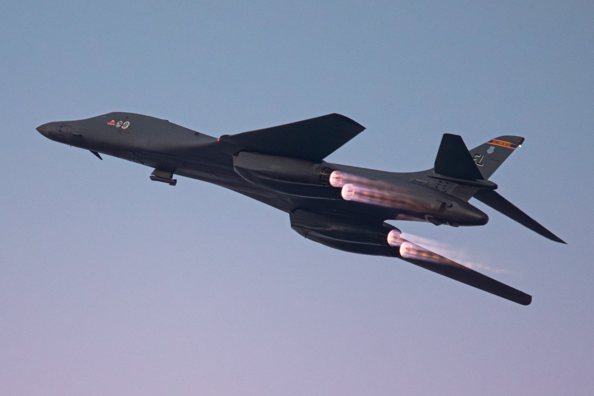 USAcapybara's tweet photo. Our @usairforce B-1B and F-15 and @USNavy F-18 and F-35C running a practice flyover over Levi's earlier today before Superbowl LX! https://t.co/0TacWloOMv