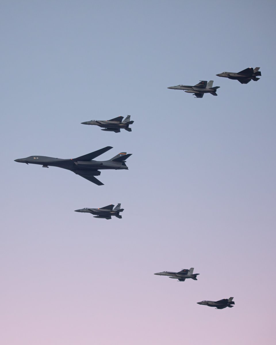 USAcapybara's tweet photo. Our @usairforce B-1B and F-15 and @USNavy F-18 and F-35C running a practice flyover over Levi's earlier today before Superbowl LX! https://t.co/0TacWloOMv