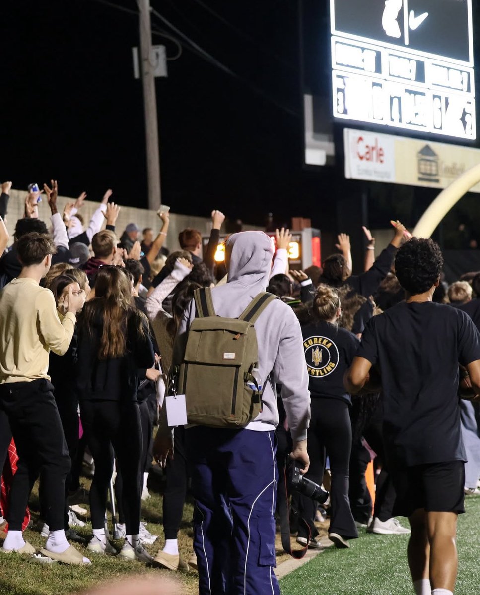 TheRedZoneCoach's tweet image. Class 2️⃣0️⃣2️⃣7️⃣It’s your time now ⏰drop the film I’ll be evaluating future #RedDevils we have visits coming up this spring / summer look forward meeting the #RedDevils 🏆🏆 #WeAreEC #BringTheJuice🏴‍☠️ 

Camp dates will be out soon make sure to follow the team page: @EC_RedDevils